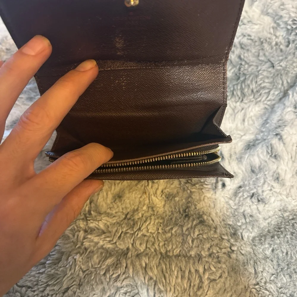 Men’s or Women’s Louie Vuitton and Rare Damier Ebene long wallet! Pre-loved 🔥🔥